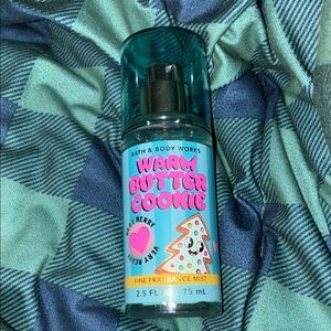 Bath & Body Works Merry Cookie Fragrance Mist - Blue and Pink